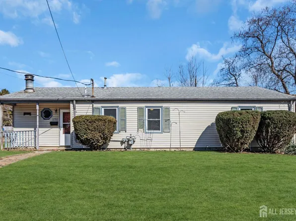835 Summerfield Ave, Laurence Harbor, NJ 08879