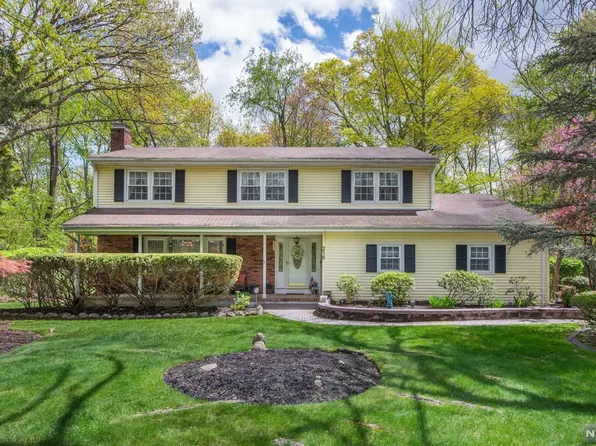 278 Meadowbrook Rd, Wyckoff, NJ 07481