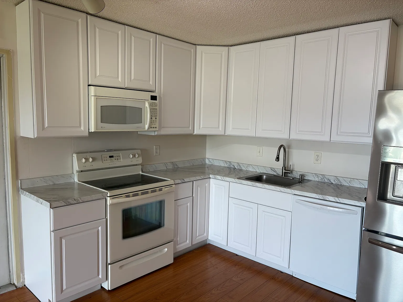 8209 Sun Spring Cir — Photo 3