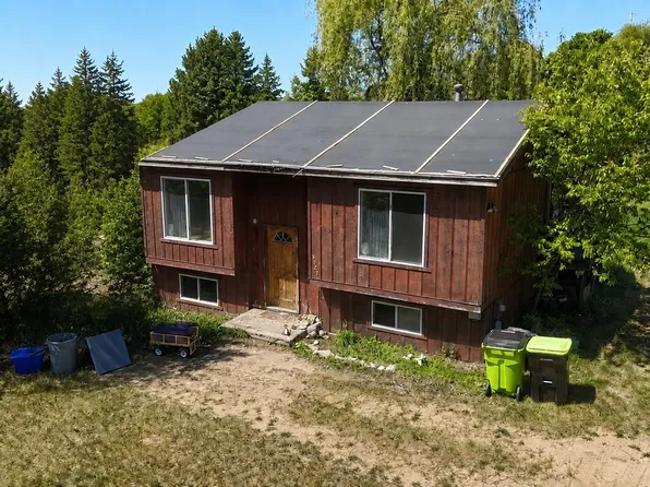 5527 Old Maple Trl, Grawn, MI 49637