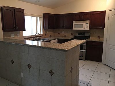 3rd image of 4920 Dunvegan Ct