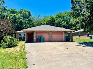 5906 Sara St #B, Fayetteville, AR 72704