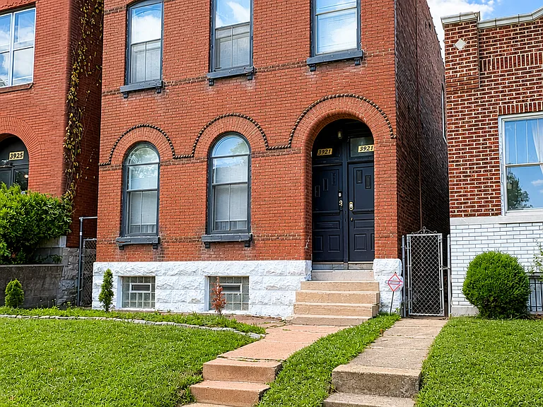 3921 Iowa Ave — Photo 1