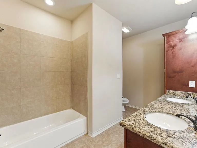 976 Parkview Dr — Photo 14