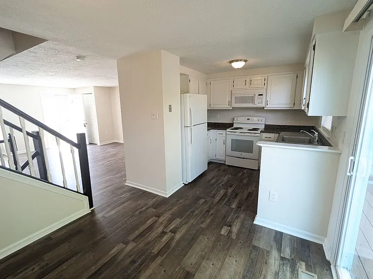 1390 David Ln — Photo 11