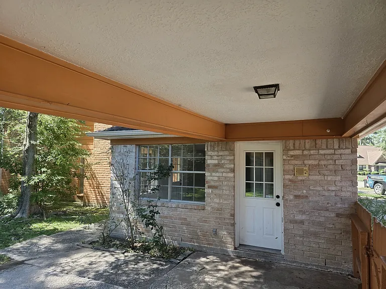 1127 Klamath Ln — Photo 11
