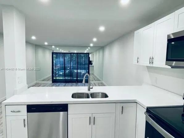 5790 Stirling Rd APT 212, Hollywood, FL 33021