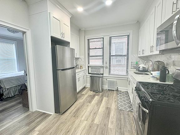 3rd image of 2415 41st St APT 1