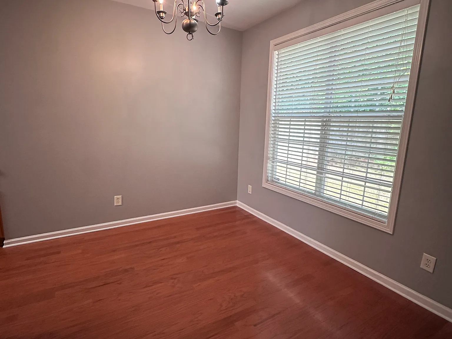 3 bed, 2.5 bath, 2002 sqft, $2,400 — Photo 4