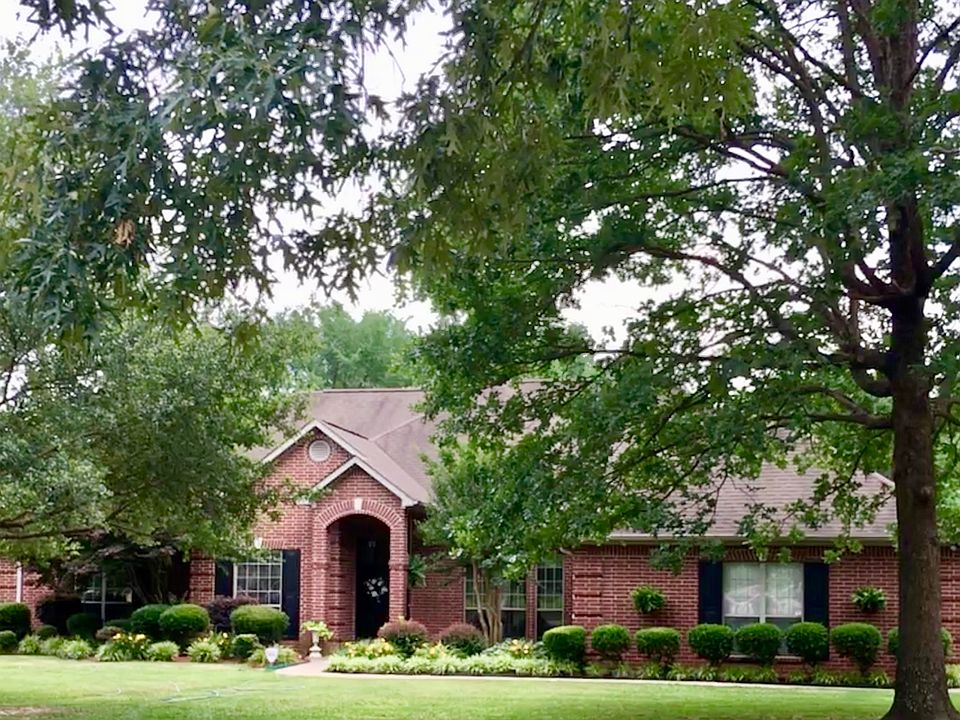 1st image of 924 Beaver Lake Dr