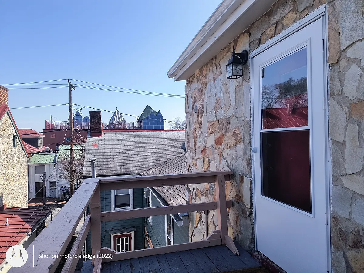 Building Photo - 207 S Braddock St #4