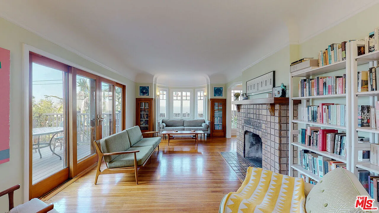 4 bed, 3.5 bath, 1860 sqft, $7,495 — Photo 3