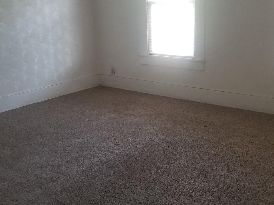 1st image of 370 Campbell St