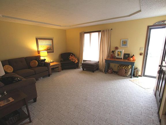 2nd image of 2513 Henry Dr