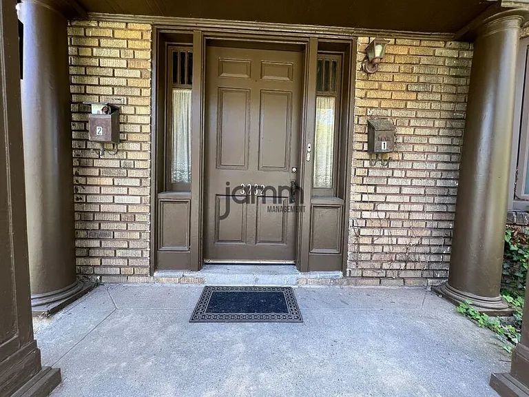 3232 Clarendon Rd — Photo 3