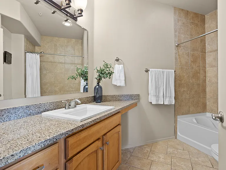 2550 E River Rd — Photo 7