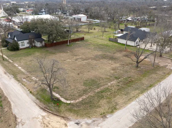 415 S Railroad Ave, Hico, TX 76457