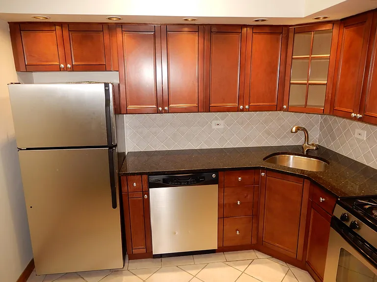 328 Wisconsin Ave #2D — Photo 5