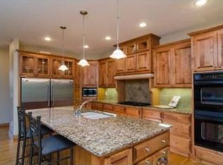 1216 Adrian Cir, Chaska, MN 55318