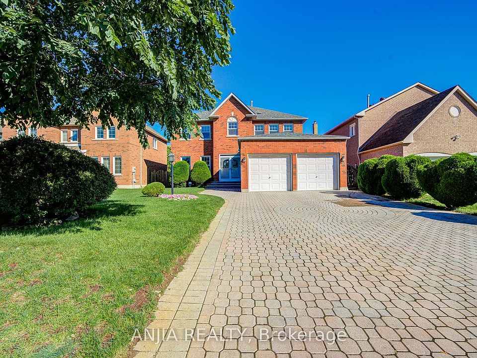 1st image of 32 Turnberry Cres