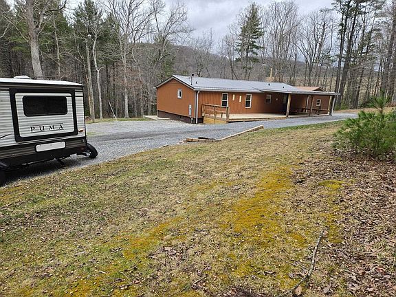 3rd image of 511 Hidden Valley Rd