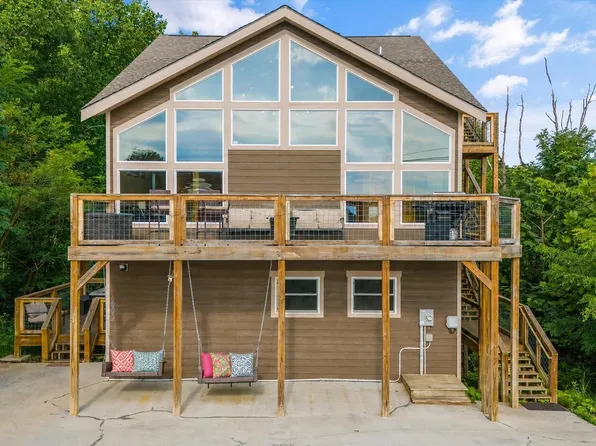 622 Wiley Oakley Dr, Gatlinburg, TN 37738