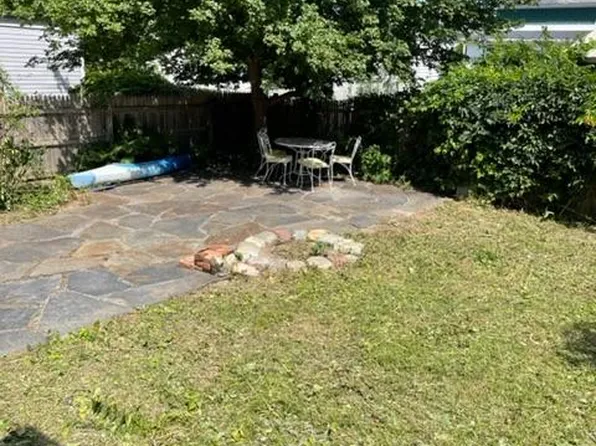 16 Charles St, Burlington, VT 05401