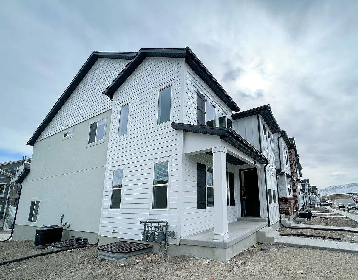 Building Photo - 1496 N Sage Dr