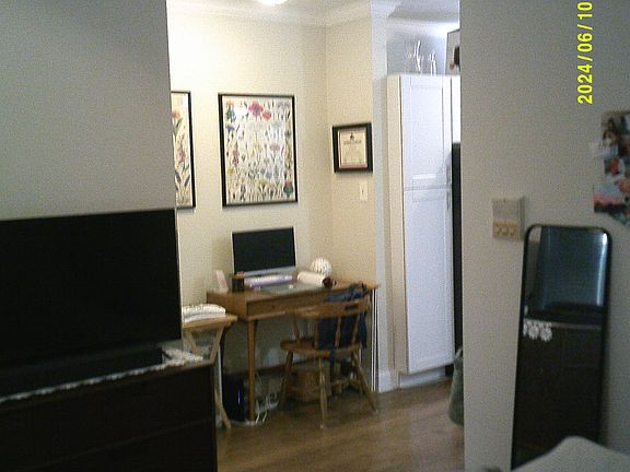 4th image of 3819 N Greenview Ave #1E