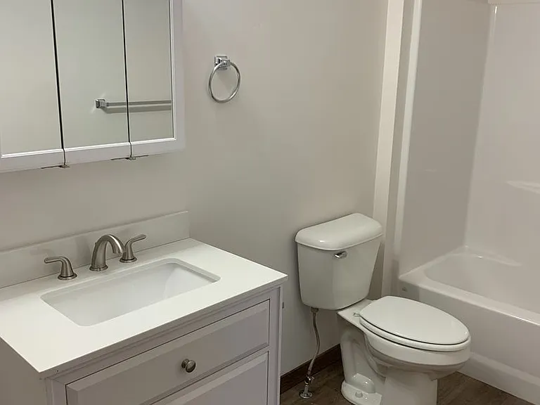 715 Cottonwood Ct — Photo 8