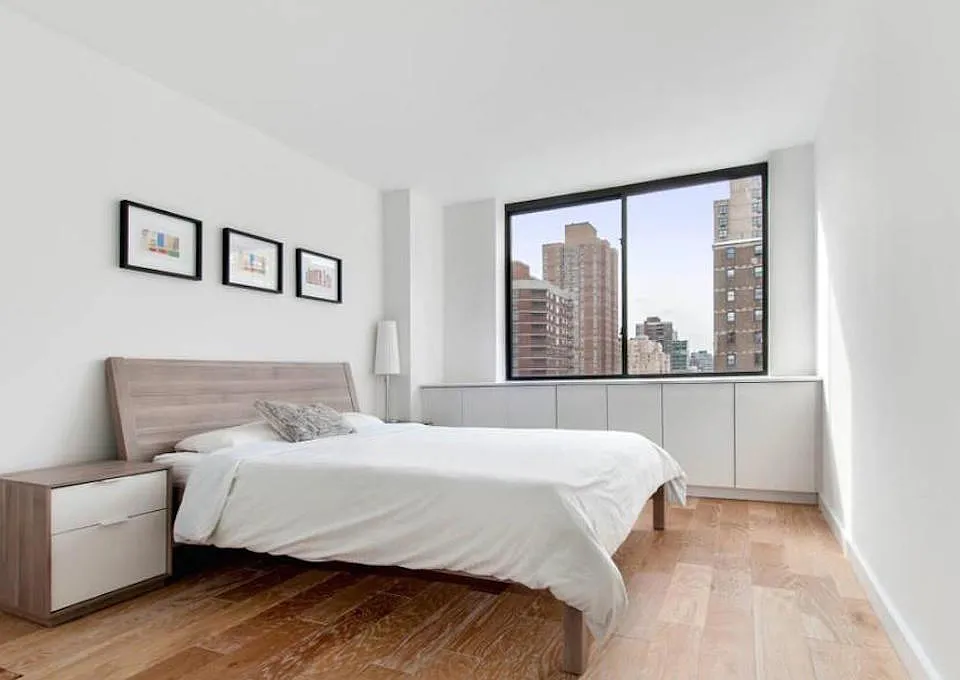 247 E 28th St #2H