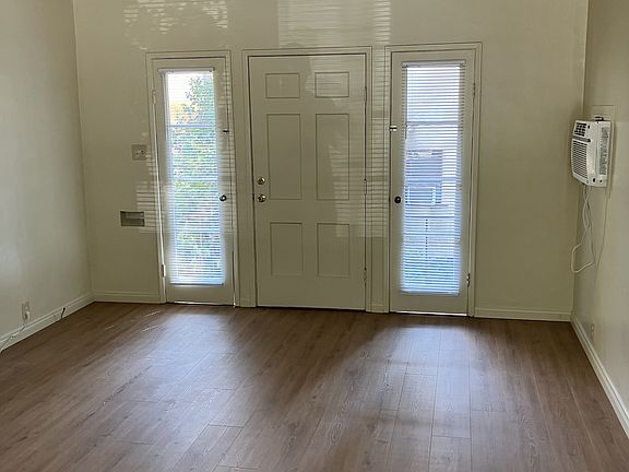 4th image of 215 N Myrtle Ave #17362293