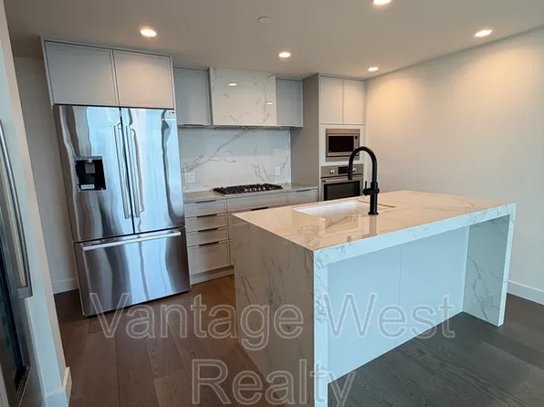 3700 Capozzi Rd #1501, Kelowna, BC V1W 3L2