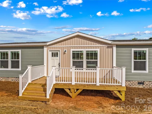 520 Eagle Mills Rd, Hamptonville, NC 27020