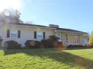 2 Stone Ledge Ln, New Windsor, NY 12553