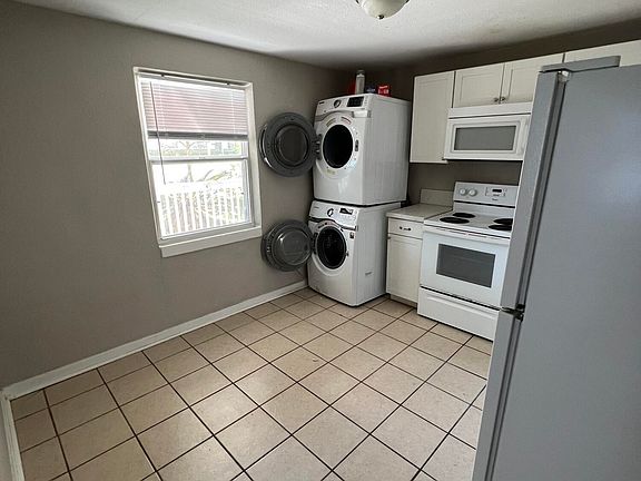 3rd image of 1653 Sheridan St