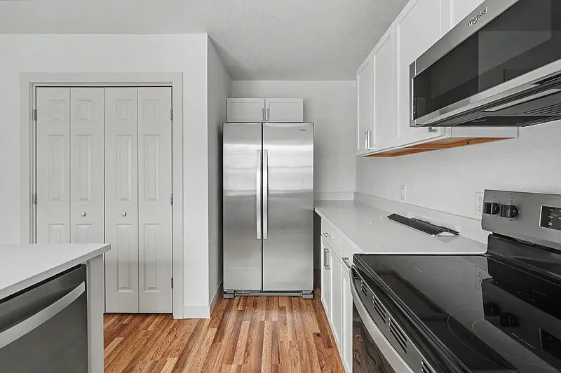 3 bed, 2.0 bath, 1200 sqft, $2,775 — Photo 3