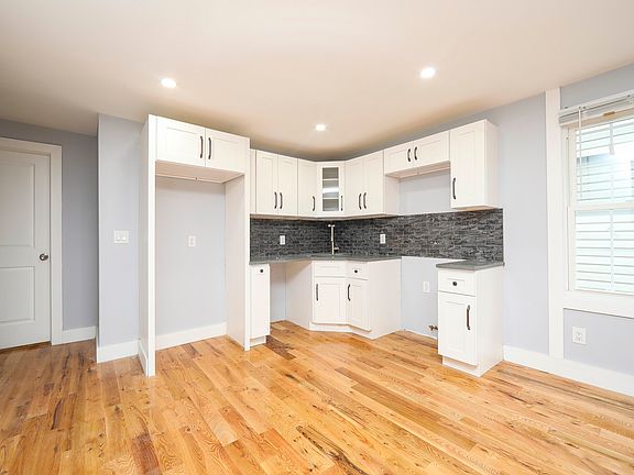 3rd image of 116-27 139th St #B