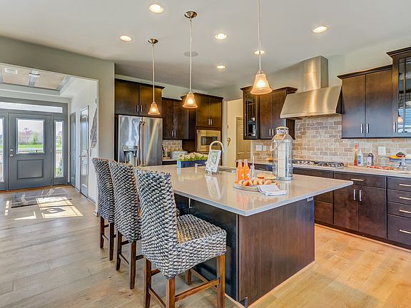 Kitchen with breakfast bar