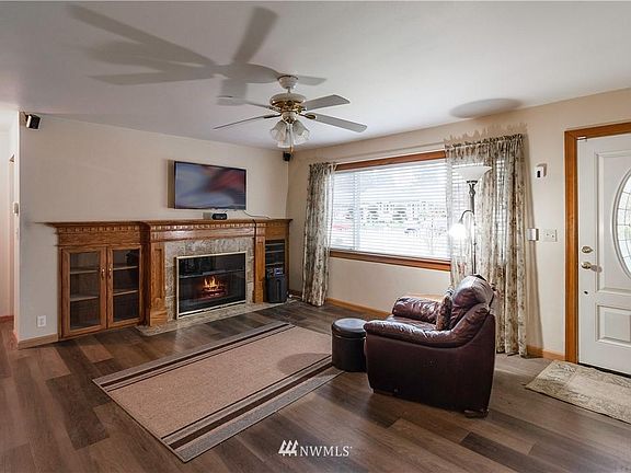 3rd image of 312 Hazelhurst Dr SE