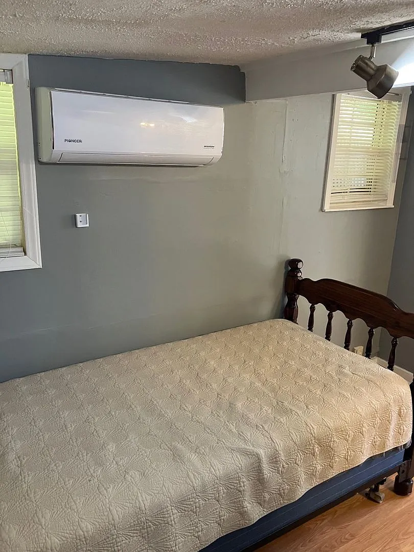 Efficiency Apartment Close to UNCA — Photo 3