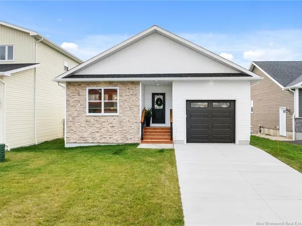 12 Briar Brook Pl, Fredericton, NB E3A 3N1