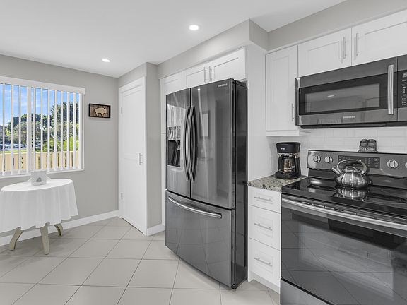 3rd image of 7185 Huntington Lane #202