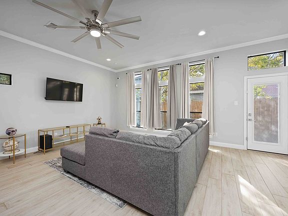 5th image of 4206 Hershe St