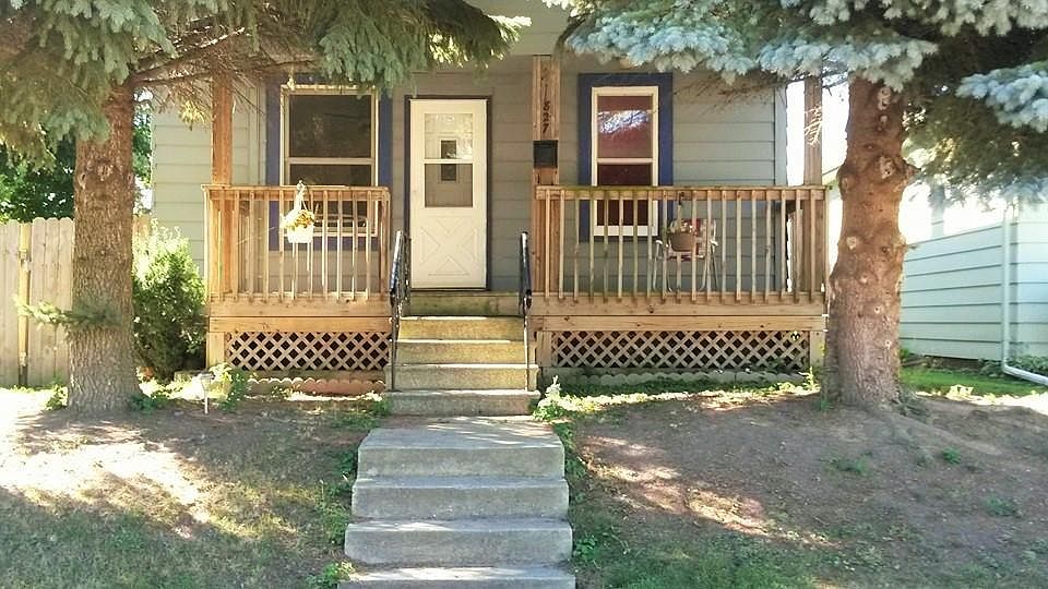 1st image of 827 Manitoba Ave