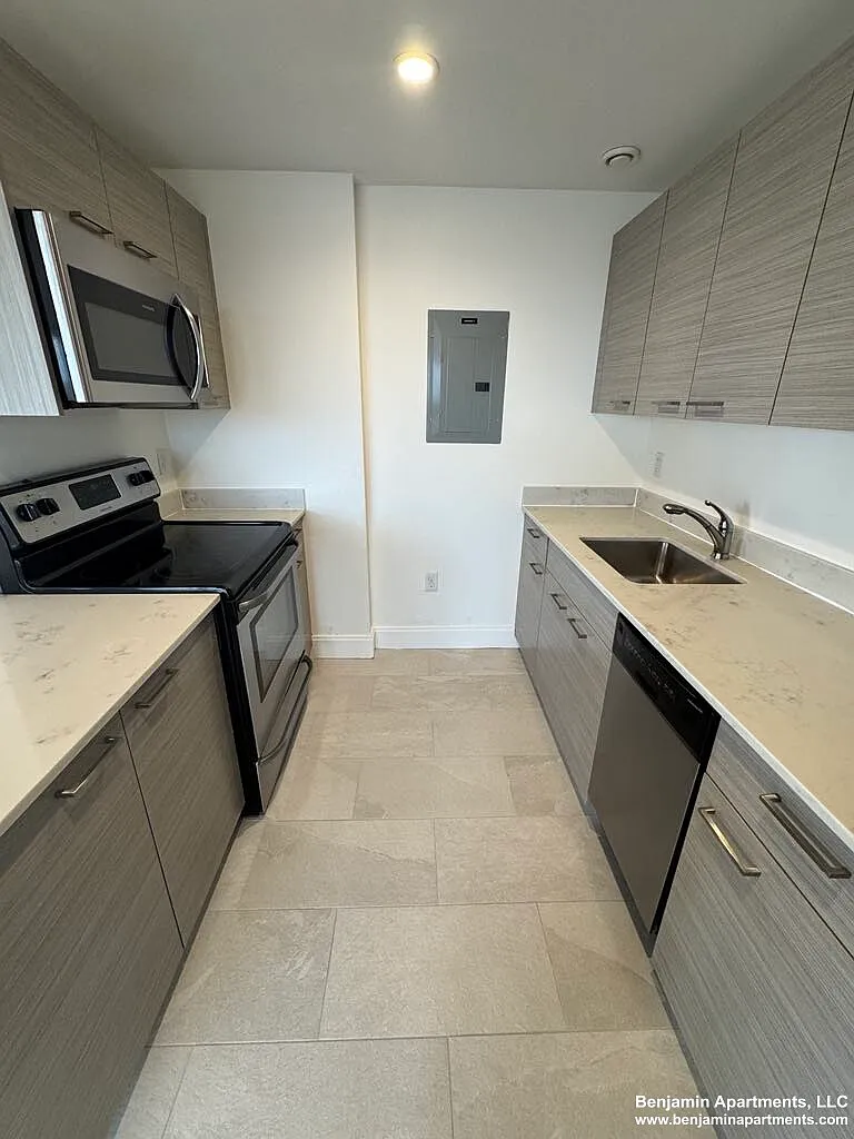 2 bed, $4,200 — Photo 3