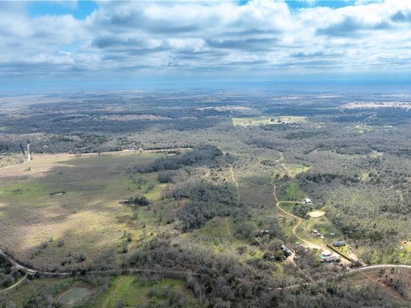 689 Chamberlin Rd, Dale, TX 78616