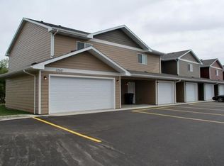418 SW 8th St #B, Madison, SD 57042