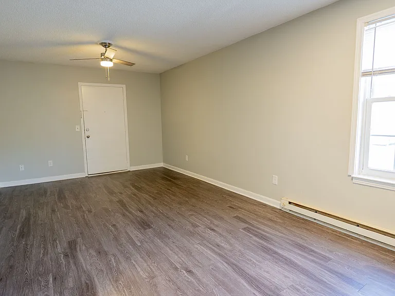 Willow Tree Apartments — Photo 5