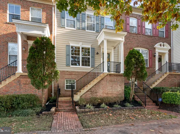 13859 Palisades St, Woodbridge, VA 22191